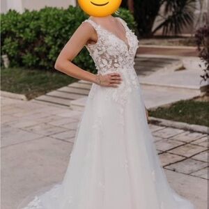 Elegant Lace Wedding Dress